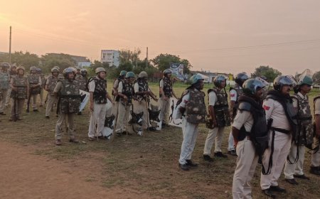 धामनोद पुलिस ने किया बलवा ड्रिल का अभ्यास लाठी चार्ज चार्ज आंसू गैस के गोले छोड़े