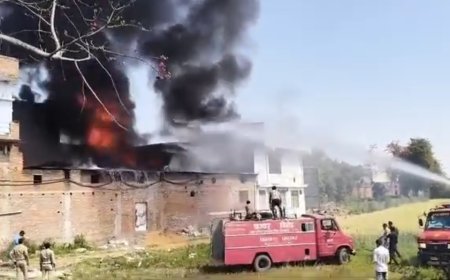 टीकमगढ़ तेल गोदाम में लगी भीषण आग काफी दूर से दिखाई दे रहे थे आग के शोले