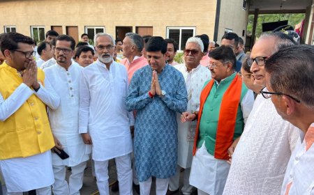 इंदौर - महापौर पुष्यमित्र भार्गव ने आचार्य श्री विशुद्धसागर जी के पट्टाचार्य पद प्रतिष्ठा संस्कार महा महोत्सव में भाग लिया, कैबिनेट मंत्री कैलाश विजयवर्गीय भी विशेष रूप से हुए शामिल