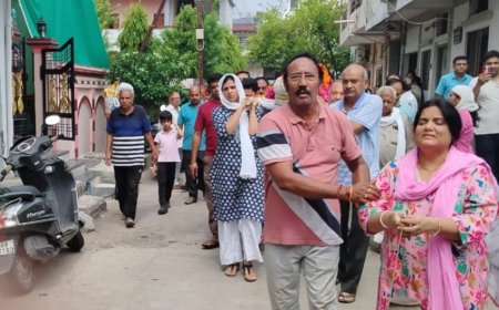 बुरहानपुर: बेटियों ने निभाया बेटे का फर्ज, रिटायर शिक्षक राकेश श्रीवास्तव को दी अंतिम विदाई