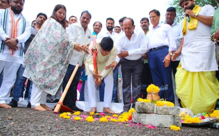 Indore: महापौर पुष्यमित्र भार्गव एवं विधायक मधु वर्मा ने किया भूमिपूजन