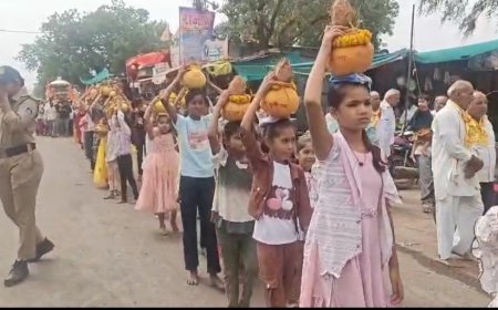 सेगांव - राधा कृष्ण मूर्ति प्राण प्रतिष्ठा महोत्सव के उपलक्ष्य में राधा कृष्ण कि मूर्ति को नगर भ्रमण कराया