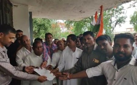 झूठी एफआईआर रद्द करने की मांग को लेकर ब्लॉक कांग्रेस ने सौंपा ज्ञापन