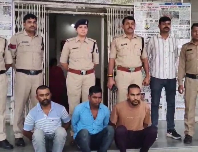 पीथमपुर: एक साल से फरार 3 आरोपी गिरफ्तार, लोहे की रॉड और तलवार से किया था हमला
