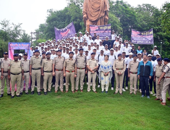 रीवा - पुलिस का चला अभियान नशा और अपराध मुक्त हो समाज