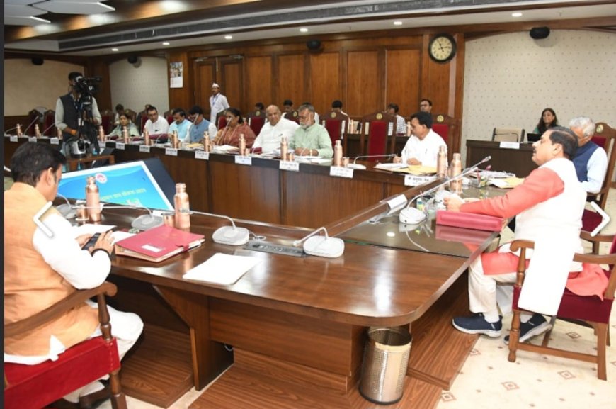 डिप्टी सीएम राजेंद्र शुक्ला ने दी कैबिनेट बैठक की जानकारी जल गंगा अभियान से लेकर निवेश और विकास योजनाओं तक हुए बड़े फैसले