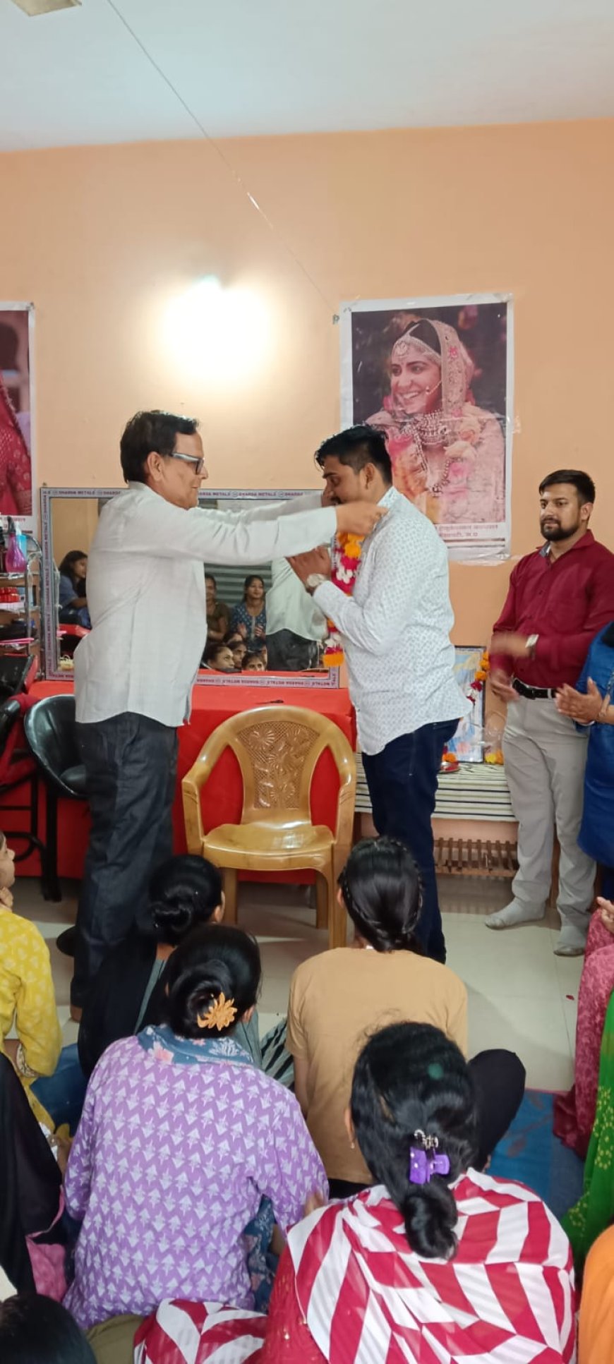 Sendhwa: निःशुल्क ब्यूटी पार्लर प्रशिक्षण का शुभारंभ