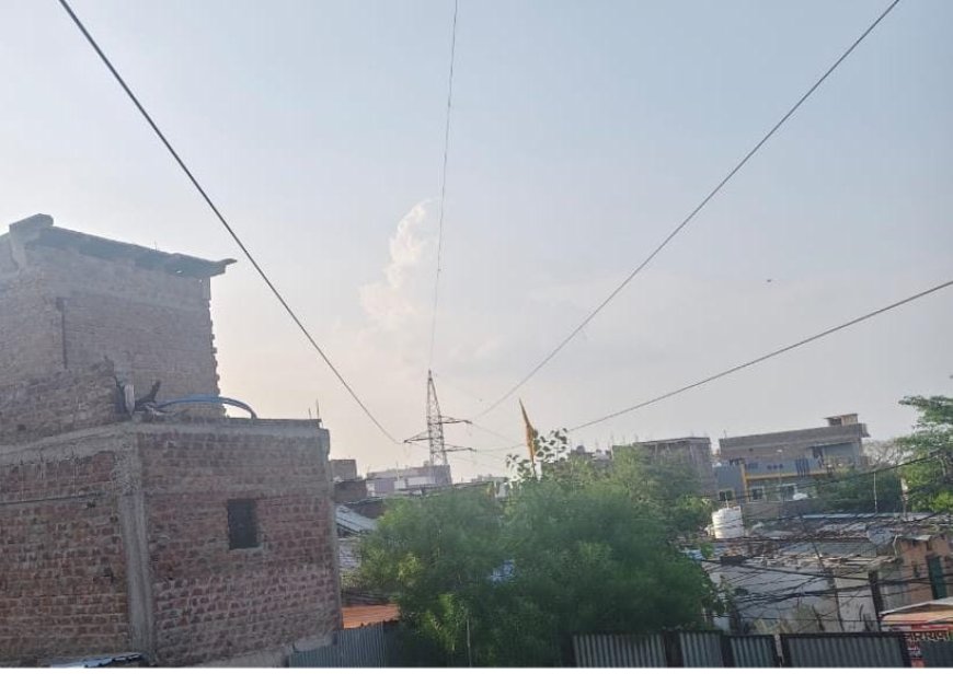 ट्रांसमिशन लाइनों के नीचे बने सैकड़ों मकान: इंदौर के कई क्षेत्र गंभीर खतरे में