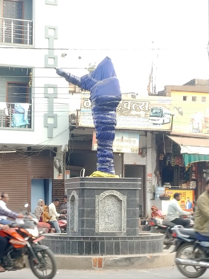 सेंधवा बाबा अंबेडकर की मूर्ति अनावरण में देरी को लेकर बसपा ज़ोन प्रभारी का कांग्रेस बीजेपी पर हमला