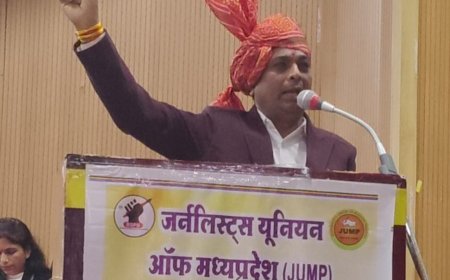 मंदसौर में आयोजित राज्य स्तरीय मालवा रत्न अलंकरण समारोह में JUMP के प्रदेश अध्यक्ष डॉ. अरुण सक्सेना ने मुख्यमंत्री से पत्रकार सुरक्षा कानून लागू करने की अपील की