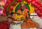 सेंधवा श्रीमद्भागवत कथा में धूमधाम से मनाया गया कृष्ण जन्मोत्सव, कान्हा बने बच्चों ने मोहा मन