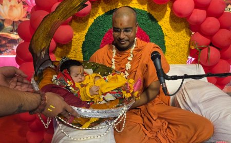 सेंधवा श्रीमद्भागवत कथा में धूमधाम से मनाया गया कृष्ण जन्मोत्सव, कान्हा बने बच्चों ने मोहा मन