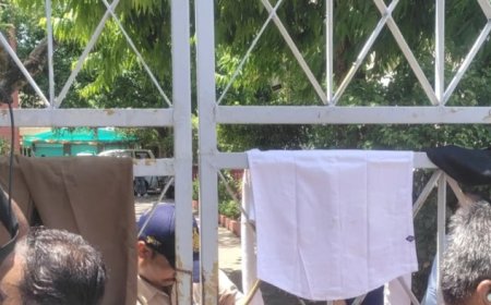 मीनाक्षी नटराजन का नामांकन निरस्त: भोपाल में यूथ कांग्रेस का उग्र प्रदर्शन, निर्वाचन आयोग कार्यालय पर जमकर हंगामा