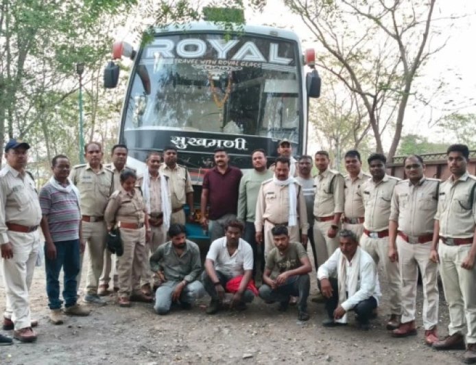 बुरहानपुर: यात्री बस में हो रही थी सलाई गोंद की तस्करी, वन विभाग ने 782 किलो गोंद के साथ बस को पकड़ा