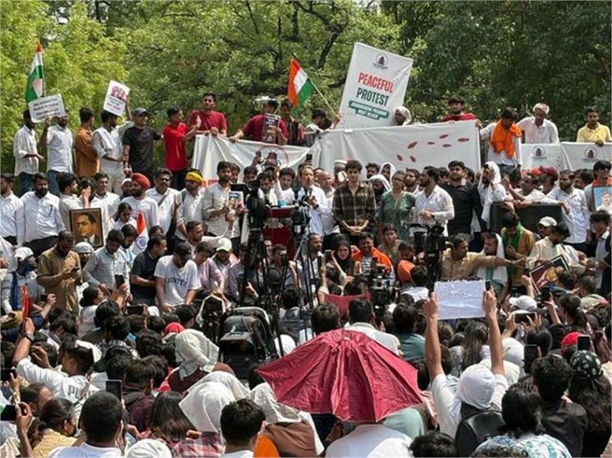 CJP Protest Jantar Mantar: कॉकरोच जनता पार्टी के प्रदर्शन में शामिल हुए सोनम वांगचुक; जानें क्या हैं इनकी मुख्य माँगें