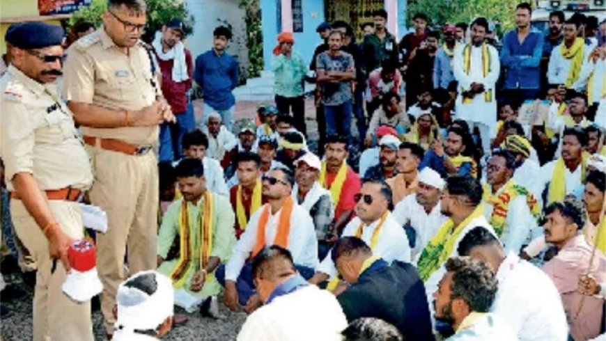 जबलपुर: दो आदिवासी बेटियों के अपहरण पर हंगामा, बेलखेड़ा थाने का घेराव