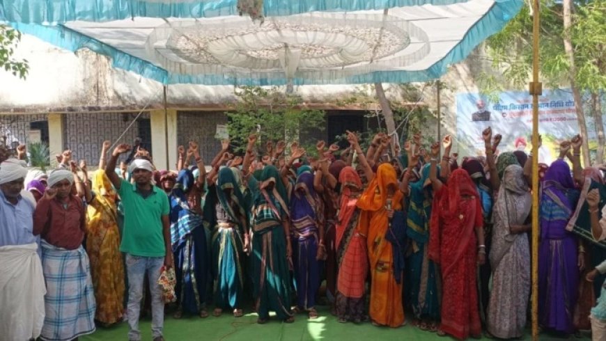 खरगोन: अपनी जमीन बचाने के लिए तहसील कार्यालय पर डटे किसान, उद्योगपतियों को जमीन देने के विरोध में घेराव
