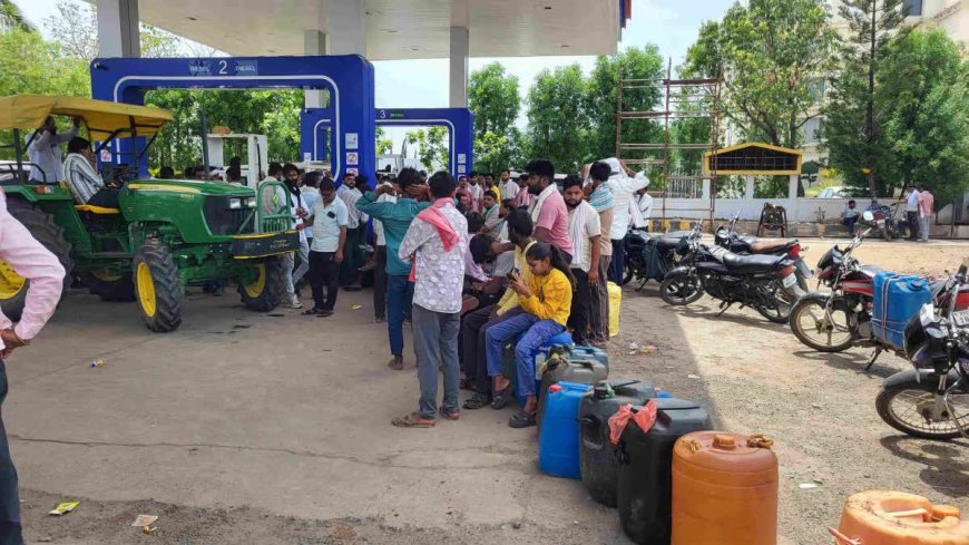 हरदा में डीजल का भारी संकट: खेत में खड़े हार्वेस्टर, खाद-बीज के बाद अब ईंधन के लिए किसानों का संघर्ष